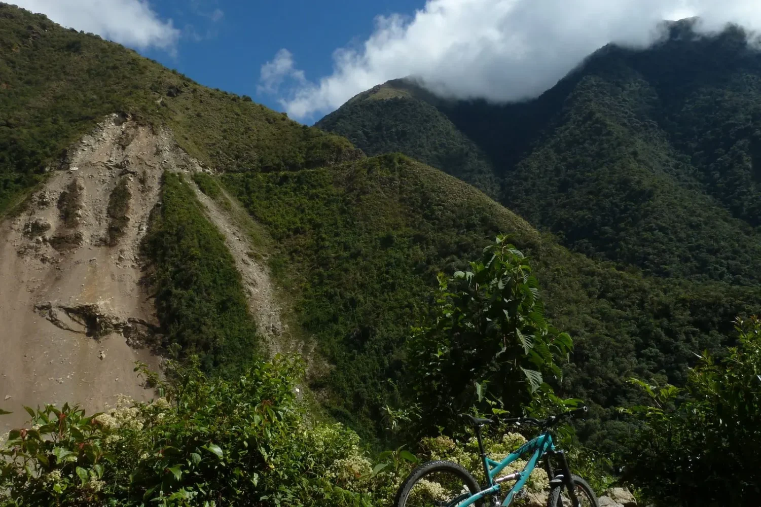 Tour From The Andes To The Jungle en bicicleta