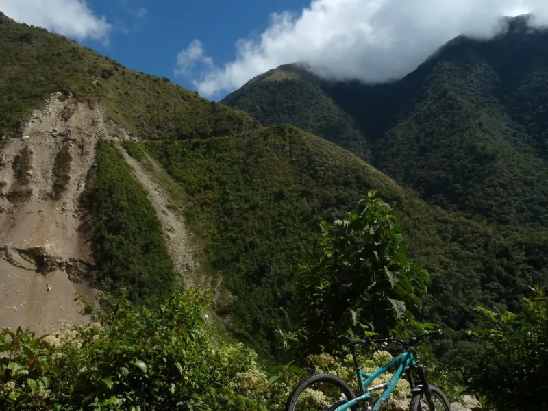 Tour From The Andes To The Jungle en bicicleta